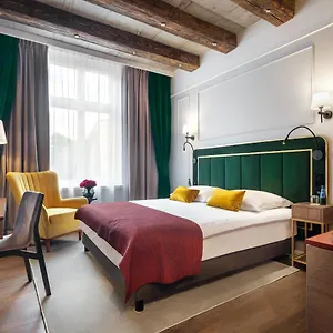 Golden Queen Old Town Hotel